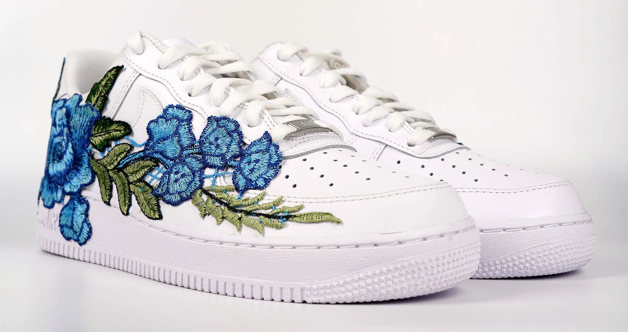 Training Mode Stage Glow Air Force 1 Custom Blue Rose Low Long Flower Floral Design White Shoes Mens Womens & Kids All Sizes AF1 Sneakers