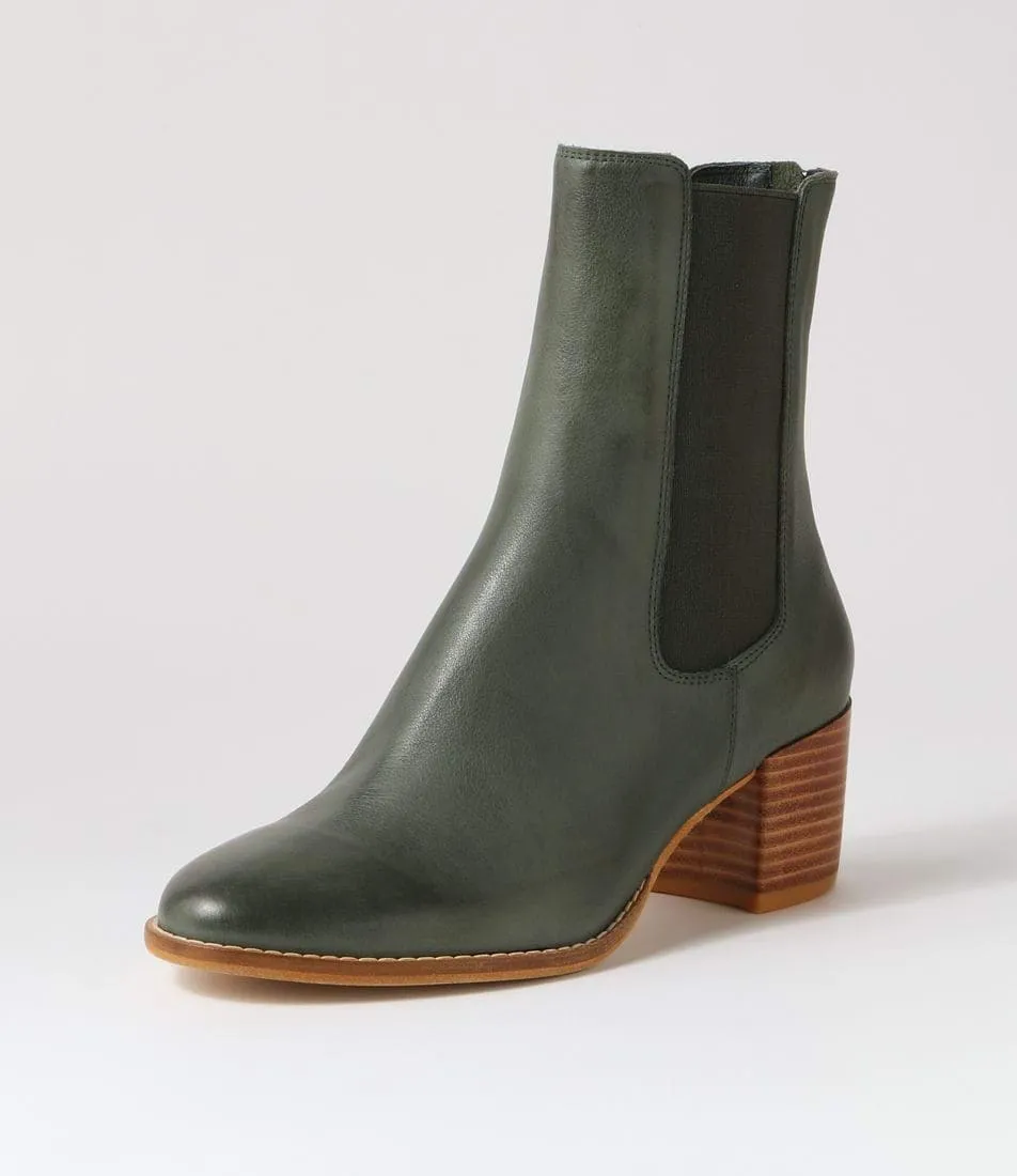 Mycah By Django Closed Toe Crisp Look