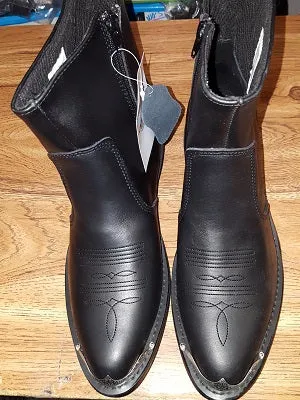 Artemus -- Men's Cuban Heel Dress Boot -- Black Dressy look