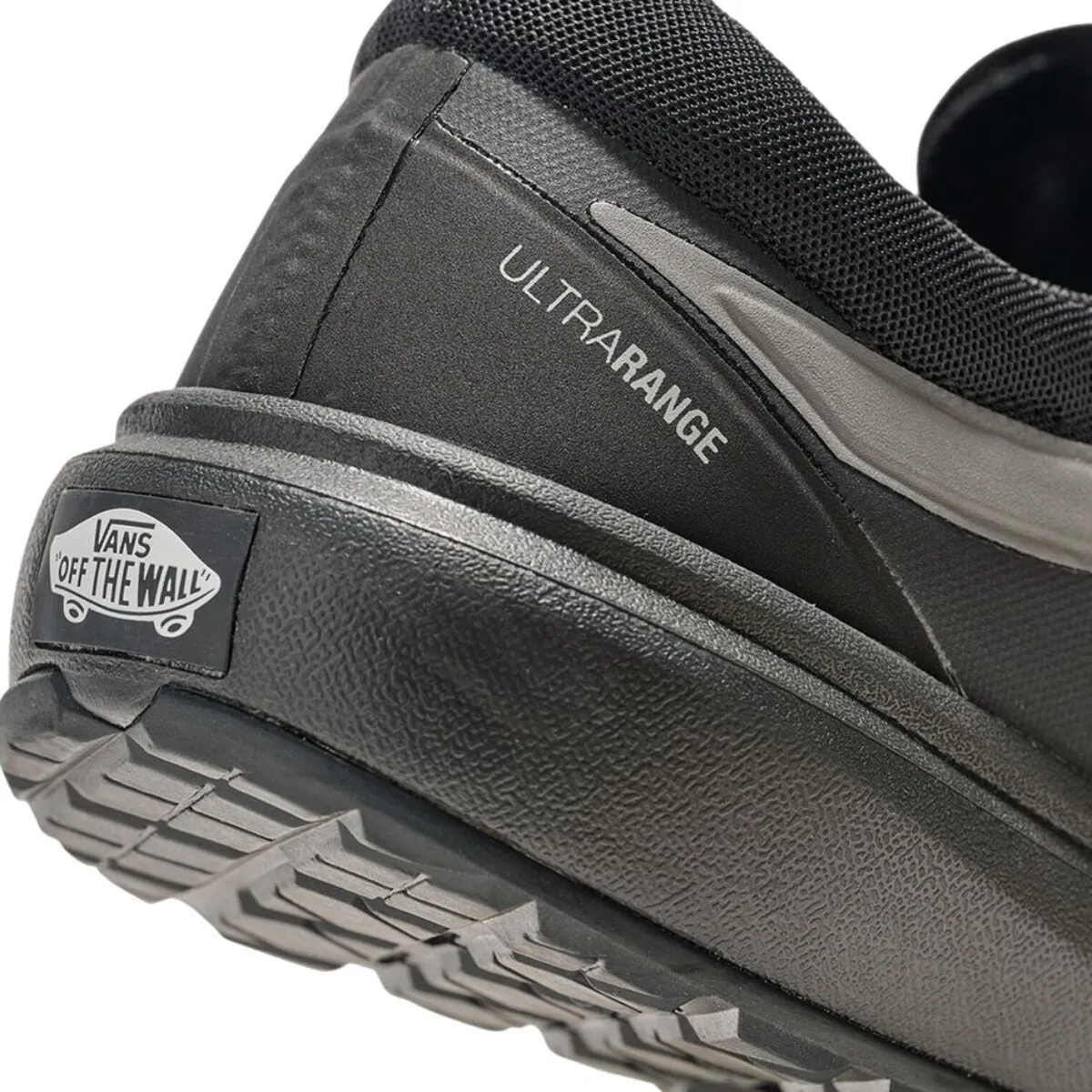 Vans Men's MTE UltraRange 2.0 in Black/Black Molded Insole