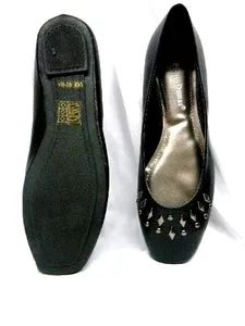 Mona -- Women's Flat Shoes -- Black Shank