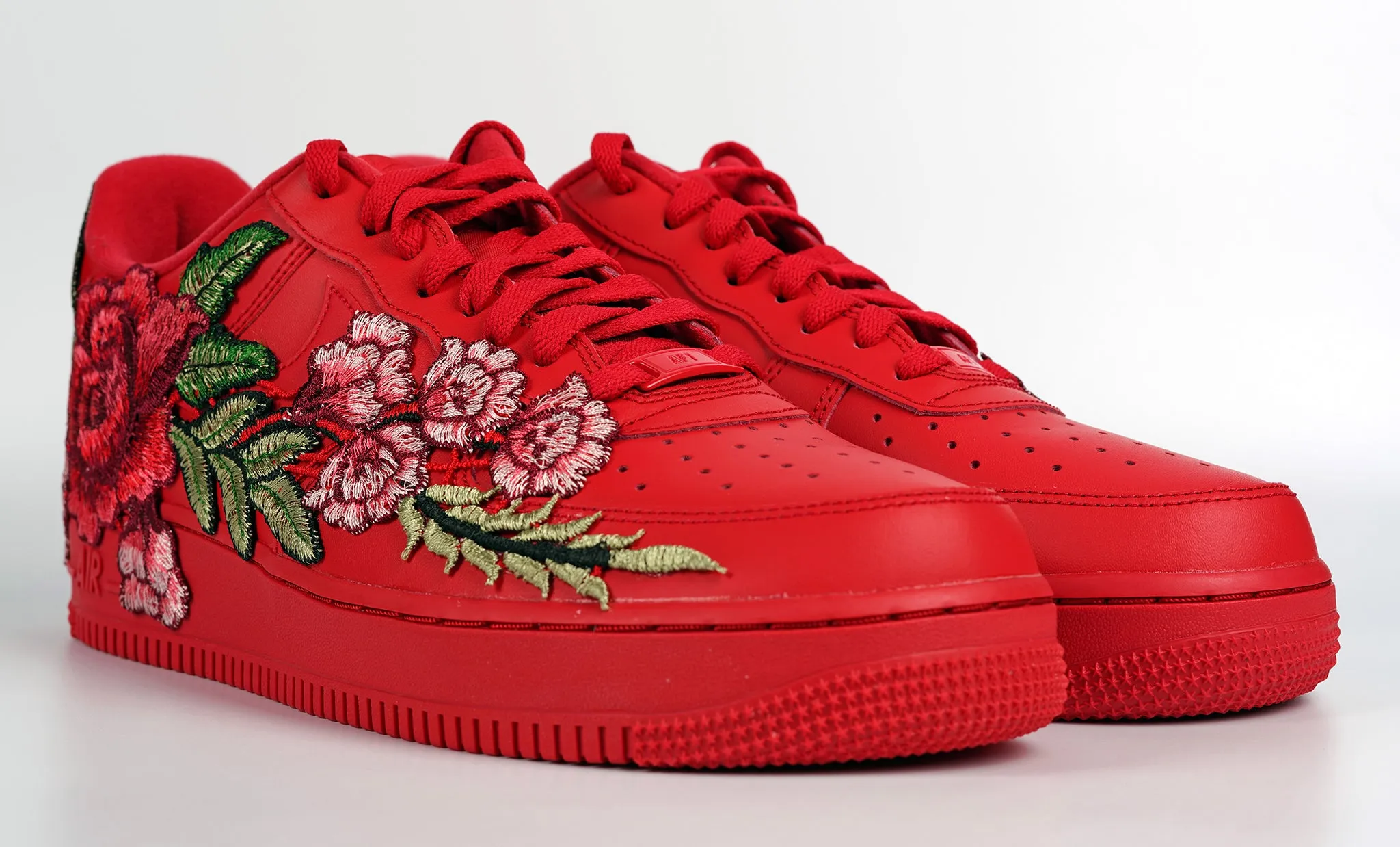 Top Rated Korean Trend Air Force 1 Custom Triple Red Rose Shoes Long Flower Floral Casual Low Mens Womens Kids All Sizes AF1 Sneakers