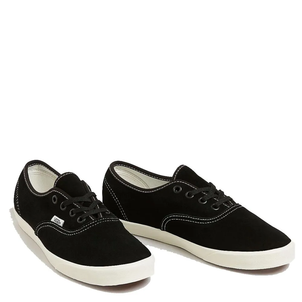 Vans Authentic Lowpro in Black/White Island Step