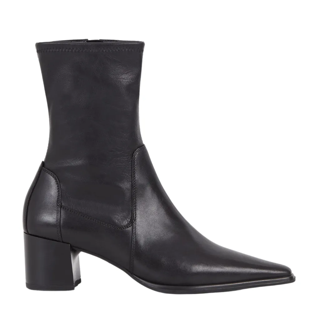 Vagabond Women's Giselle Boots in Black Leather/Comb Comfort Outsole Star Shine