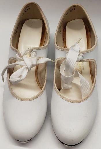 Yazmine III -- Women's Economy Tap Oxford -- White Gift Oxfords